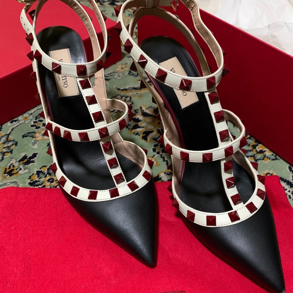 Valentino Garavani Rockstud Pump Heels Size 8.5